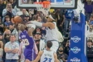 雷迪克:落后2分我们让詹姆斯获得了空位 他被打手了&应吹犯规!