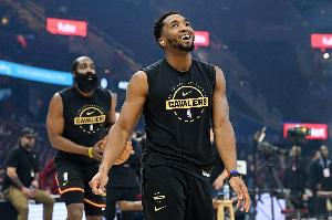 阿特金森:逆转展现了球队极强的韧性 同时拥有两位超巨太棒了