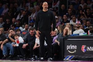 记者:拯救者阿门 这不是火箭逃出生天这是乌度卡逃出生天