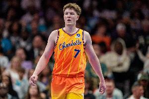 看看下半场怎样！克尼佩尔上半场投射没手感 三分6中1仅拿3分