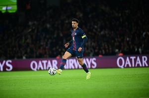 小埃梅里：我很乐意在法国国家队踢右边后卫，甚至愿意踢门将位置