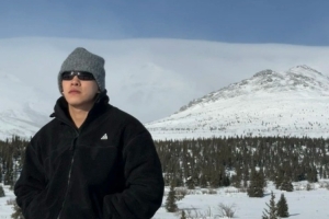 旧金山大学的大三赛季结束!王俊杰晒出游照:我身无拘