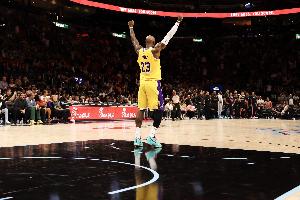 出场数历史第一!詹姆斯:感觉挺棒的 这是坚持付出后的水到渠成