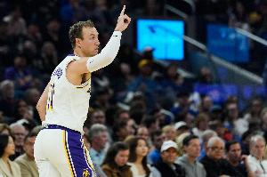 雷迪克:真为肯纳德感到高兴 他很渴望帮助这支球队