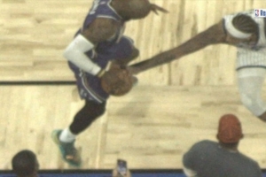 詹姆斯：这是我第二次看到鹰眼回放 不知这是否是LBJ专属摄像头