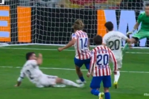 射门被卡瓦哈尔铲到，略伦特：只能尊重最终决定，抗议反而会吃牌