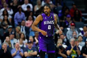 彻底投疯了!蒙克17中8爆砍32分2板6助1帽 三分球13中7&罚球9中9