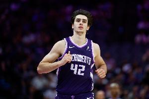 新秀一阵有戏?42号秀雷诺全明星后场均17.9分9.3板+65%TS