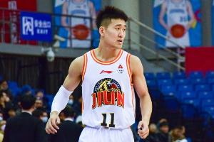 获胜功臣！姜伟泽打满全场6记三分砍26分10助 末节带队锁定胜局