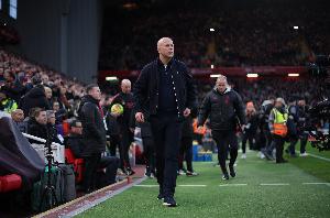 利物浦旧将：斯洛特夺过冠下赛季应留任，但巨额花销可能让他下课