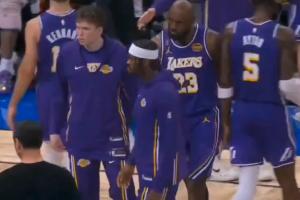 聊啥呢?詹姆斯&雷迪克等人凑到东契奇身边 听其与裁判交流