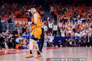 10连胜！媒体人：上海阵容厚实均衡 还有超级外援加持 容错率极高