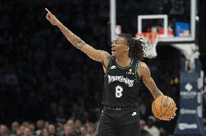 率队领先绿军!半场海兰德10中5独得14分 道苏姆6中4贡献10分