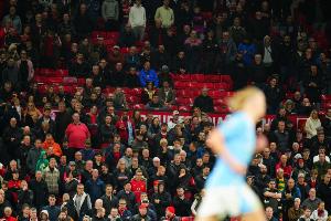 TA：老特拉福德南看台改造VIP席位，500多名球迷被迫换位引发不满