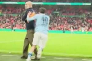 太皮了!谢尔基进场庆祝时背后“偷袭”瓜帅,瓜帅回头一脸懵