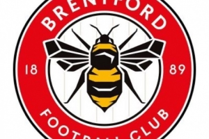 邮报:2名布伦特福德球员见义勇为拯救被袭击者,致自己受伤流血