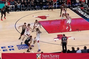 不在状态!谢泼德随意传球遭对手抢断 随后三分出手也不中