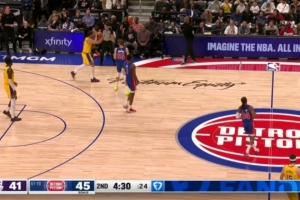 大意了!东契奇被吹走步违例 白白交出球权