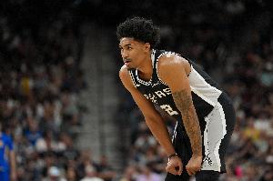 板凳发力!哈珀14中9拿21分6助 凯尔登14中7砍21分6板