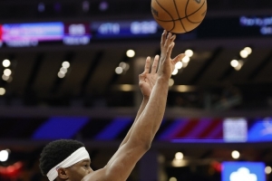 厉害！埃奇库姆最近3场场均31.7分8.7板6.3助 投篮52% 三分42.3%