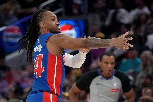 你是詹王？！詹金斯连得7分杀死比赛 拿下生涯新高30分外加8助！