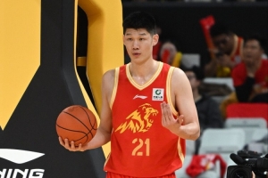 太猛了!胡金秋半场13分钟11中9高效砍下22分4板2断 次节独得18分