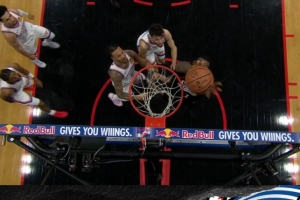 误判？庄神补扣被吹干扰球 回放显示完全没有问题