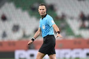 意大利附加赛裁判：荷兰名哨马克列执法，曼萨诺担任四官