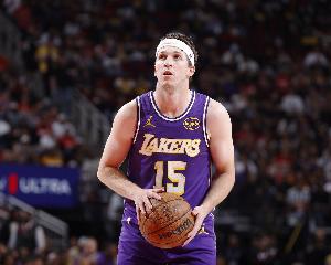 中规中矩！里夫斯15中7拿下24分2板5助1帽 关键抛投反超难救主