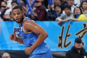 解说:北京第四节启用斯佩尔曼效果立竿见影 能拉开空间也能抢板