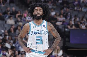 正负值+22！科比·怀特半场9中6砍下17分 三分6中4