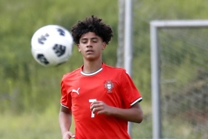 科贝记者:迷你罗并未在皇马青年试训,只为远离中东保持训练状态