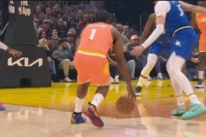 是登哥的节奏!哈登连续控运+双变向突破晃晕比塔泽 轻松抛投2+1