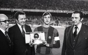 记者：皇马曾想签克鲁伊夫，但既无法匹配要价也未能说服球员