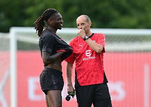 米体:阿莱格里曾要求莱奥更多帮助球队,莱奥身心俱疲说他做不到