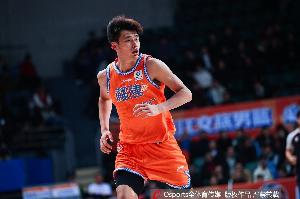 就你打得好!状元杨曦皓半场5中4拿下11分3板1助 全队唯一上双