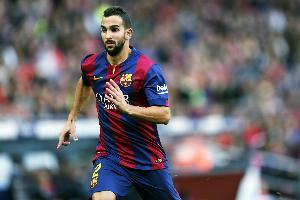 34岁蒙托亚宣布退役:一对一防守梅西真的很难,尤其他沿边路突破