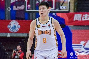 惨不忍睹!张宁半场打了4分钟累计4次犯规 2中1拿到3分