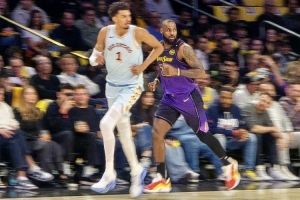 若季后赛马刺VS湖人谁赢?王仕鹏:马刺4-3胜 打球人多且冲击力强