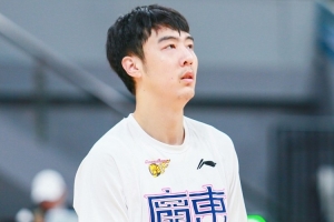 媒体人:广东可以考虑签回张明池 外援就能直接找后卫了