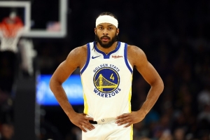 解说:髌腱撕裂对运动员影响巨大 好在穆迪还年轻&这是最大资本