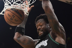 迪文:末节我告诉兰德尔让他拿球打 关键时刻他就是这样做的