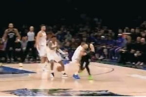 开局不利!阿门和迪文岑佐相撞 火箭4-12落后被迫叫停