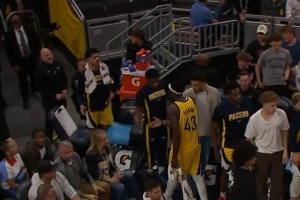 提前打卡!西亚卡姆抢掩护被吹犯规 抱怨吃T&累计2个技犯遭逐