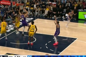 你只管飞!东契奇送抛传助克莱伯空接得手 自己非常开心