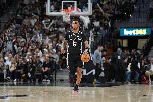 没有压力就乱打!卡斯尔半场5次失误得12分3板5助 6中4&罚球7中4