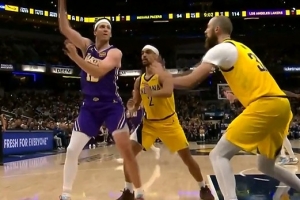 神来之笔!里夫斯圆月弯刀写意妙传 海斯一飞冲天空接暴扣