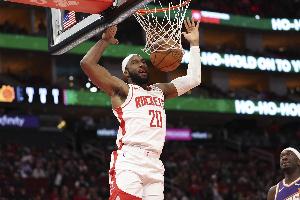 火媒:奥科吉是火箭目前替补席最好的可用球员 但不知为何被雪藏