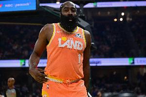 36岁背靠背还往死了用！哈登出战42分半10中4得18分9板7助5失误