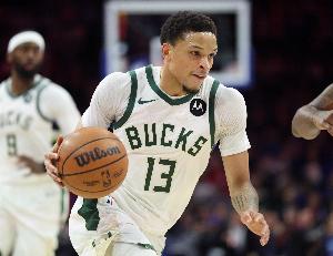 你挺猛啊!罗林斯第三节带队追分 11中7&三分5中3砍下17分